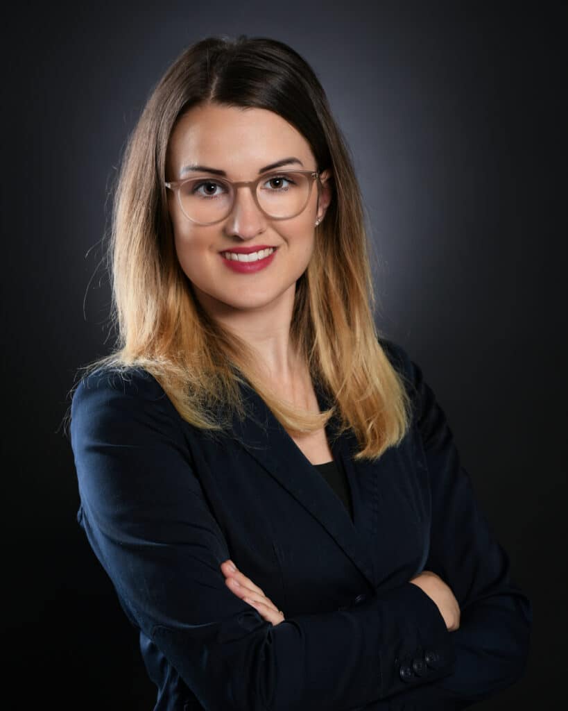 Professionelles Businessfoto einer Frau für Bewerbung, Business und Personal Branding im Fotostudio Ramhofer Wiener Neustadt
